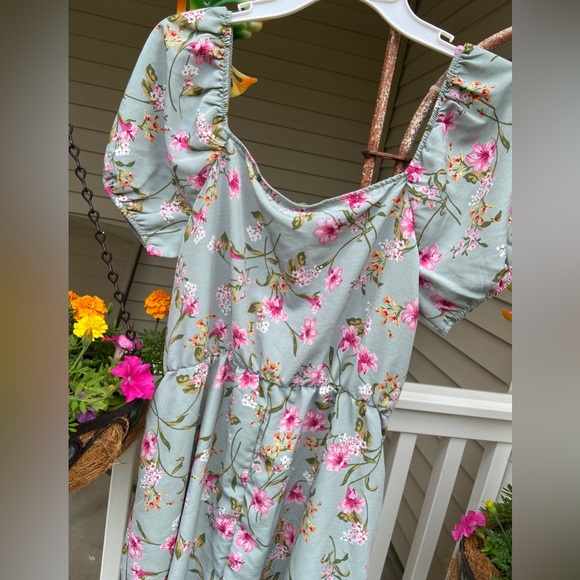NWT Lily Rose Sz-L Beautiful, Unique, Great Design-Square Neck or Cold Shoulder - Picture 17 of 17